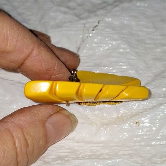 Antique Carved Bakelite Moth Butterfly Brooch Pin Yellow Costume Jewelry - Picture 5 of 9